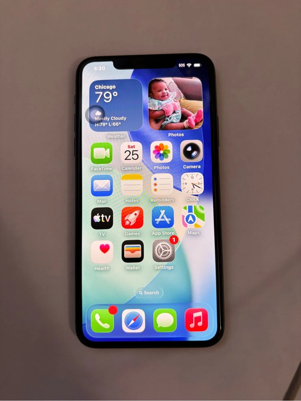 Apple iPhone 11 Pro Max 64g Black Front with Colorful Home Screen (read docs)
